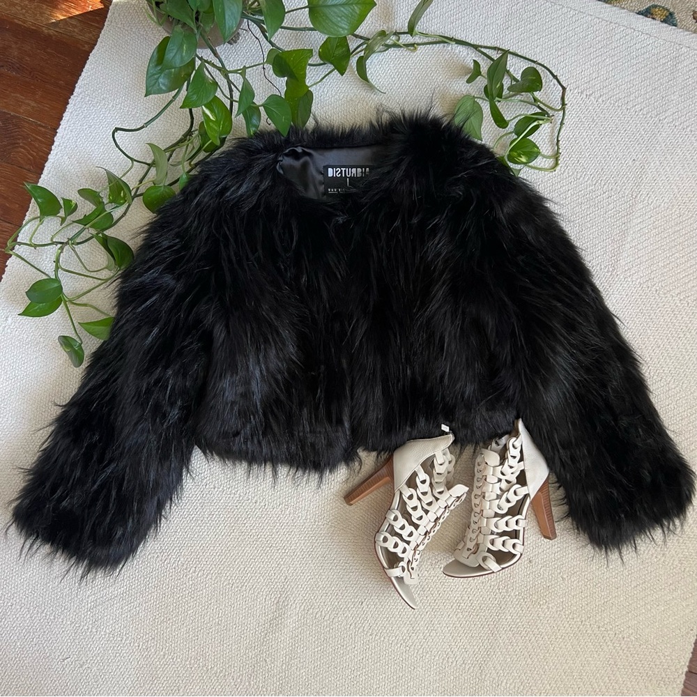 DISTURBIA Marla Black Faux Fur Cropped Jacket Large